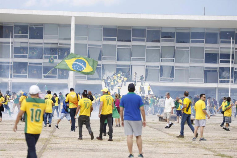 Bolsonaro. Camani e Zanoni (PD): &ldquo;Cittadinanza da revocare. Fu un errore allora, sarebbe ancora pi&ugrave; colpevole oggi il mancato dietrofront&rdquo;.