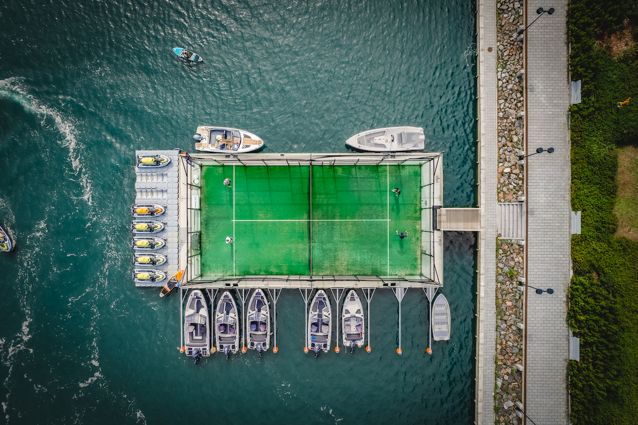 FLOATING PADEL COURT – ONE-OF-A-KIND SET-UP TO PLAY AND MAKE BUSINESS